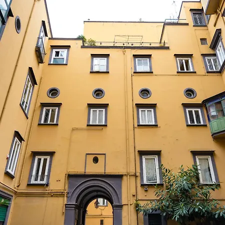 Bisignano 11 نابولي